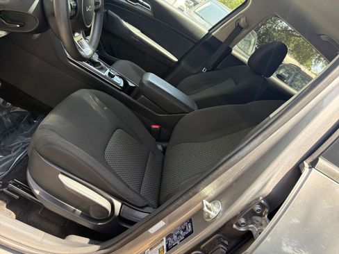 Used 2025 Kia Sportage LX FWD image 34
