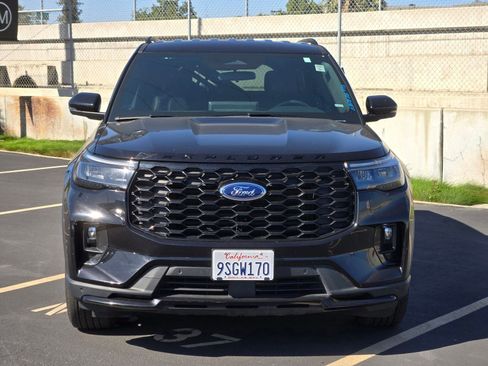 Used 2025 Ford Explorer ST-Line AWD/4WD image 2