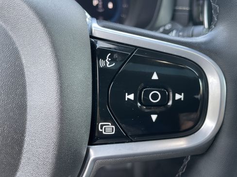 Used 2022 Volvo XC60 B5 R-Design image 47