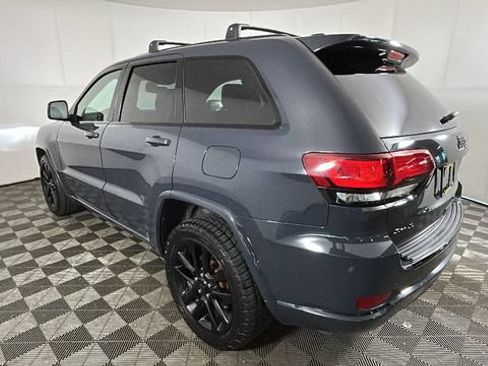 Used 2018 Jeep Grand Cherokee Altitude AWD/4WD image 4