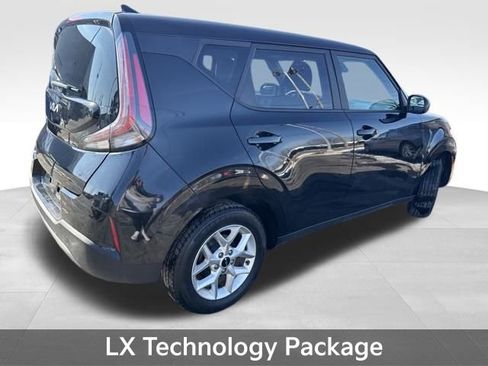 Used 2023 Kia Soul LX w/ LX Technology Package image 6