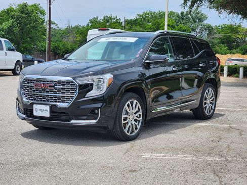 Used 2024 GMC Terrain Denali w/ Denali Premium Package AWD/4WD image 2