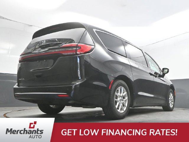 Used 2024 Chrysler Pacifica Touring-L FWD image 36