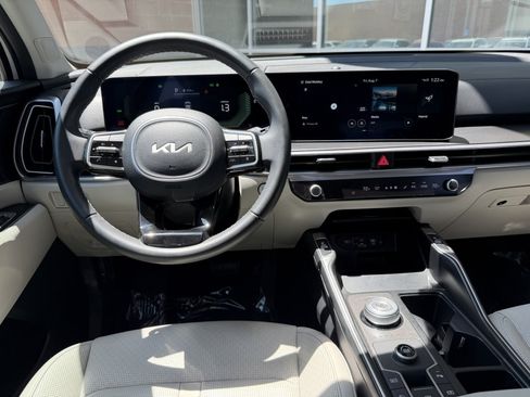 Used 2025 Kia Sorento EX FWD image 16