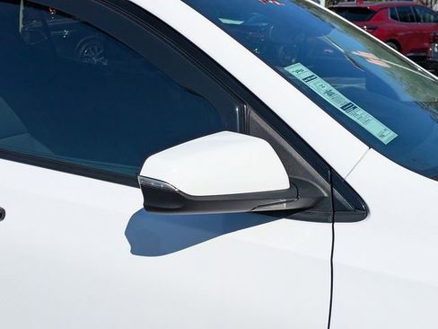 Used 2022 GMC Terrain SLE w/ Driver Convenience Package image 11