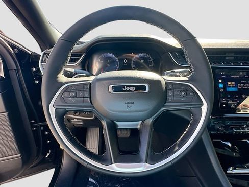 New 2025 Jeep Grand Cherokee Altitude image 12