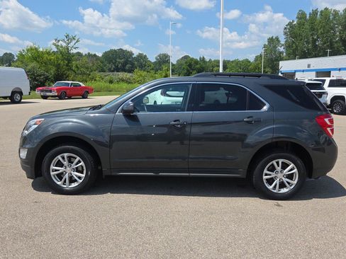 Used 2017 Chevrolet Equinox LT w/ Convenience Package FWD image 2