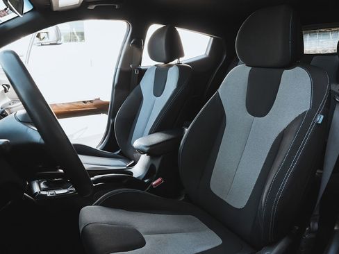 Used 2019 Hyundai Veloster 2.0 image 9