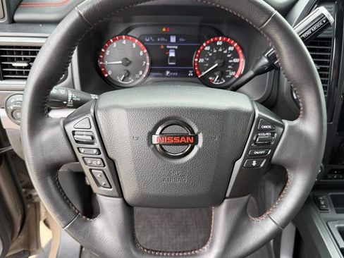 Used 2021 Nissan Titan PRO-4X w/ Pro-4x Convenience Package AWD/4WD image 15