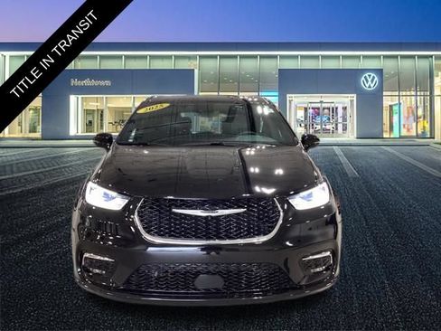 Used 2025 Chrysler Pacifica Select AWD/4WD image 5