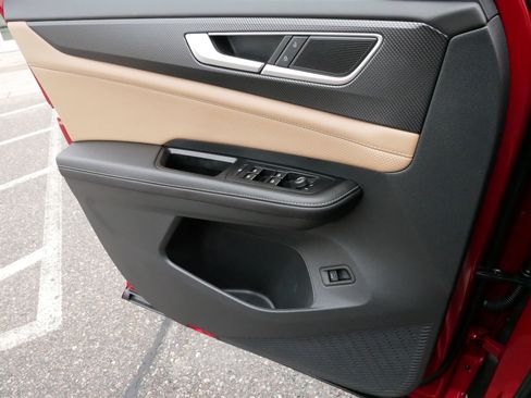 Certified 2025 Volkswagen Atlas Cross Sport SEL R-Line image 28