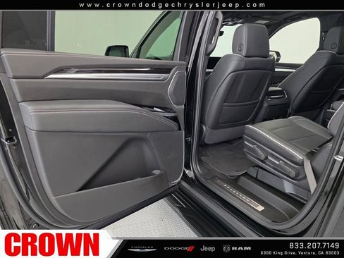 Used 2025 Cadillac Escalade ESV Premium Luxury image 23