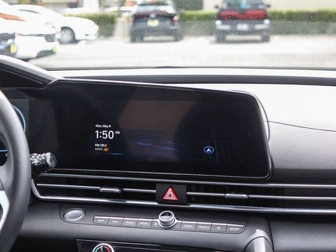 Certified 2025 Hyundai Elantra SEL FWD image 18