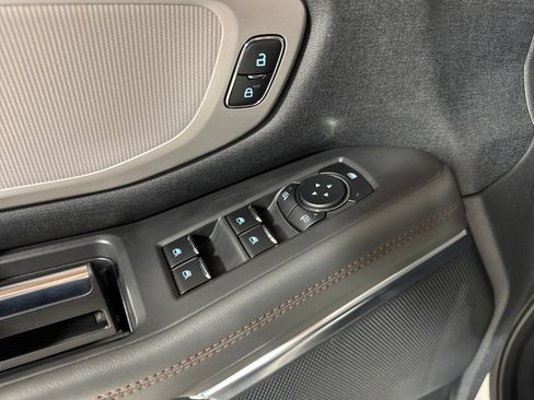 Used 2025 Ford Expedition Active AWD/4WD image 17