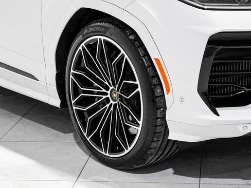 Used 2025 Lamborghini Urus SE image 69