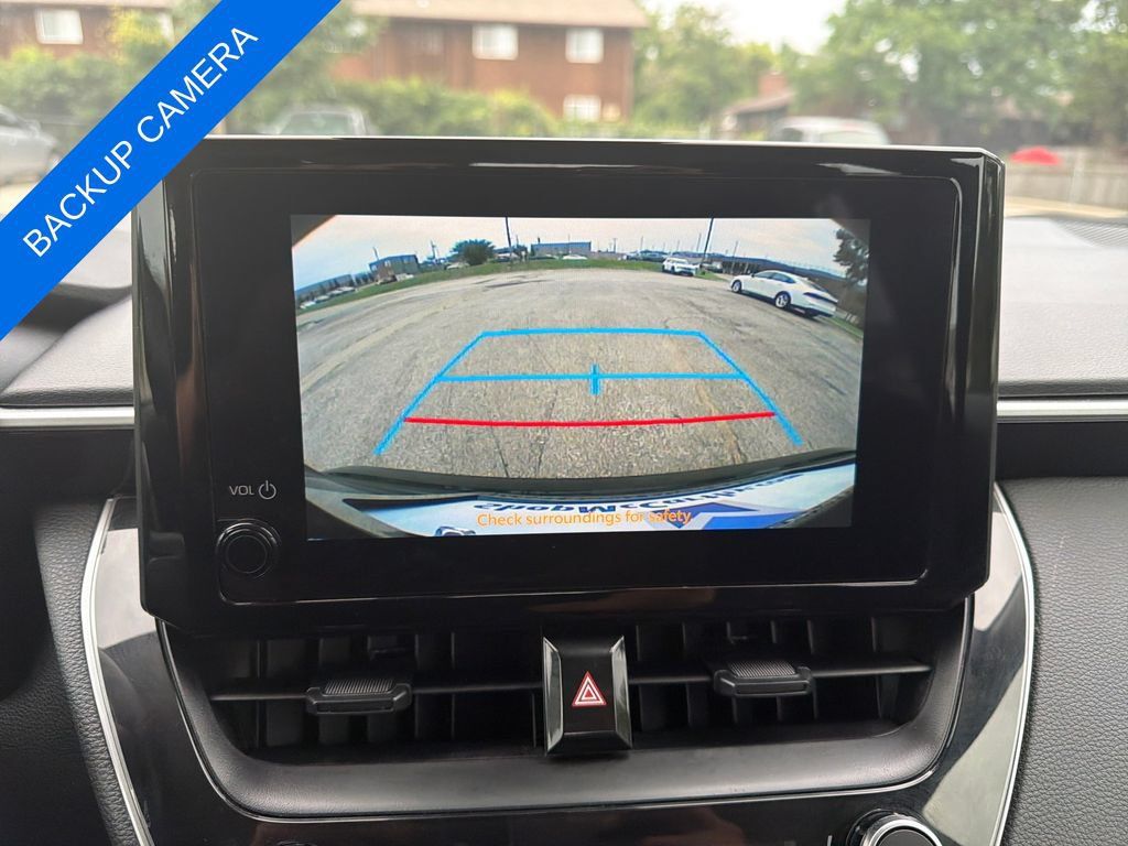 Used 2025 Toyota Corolla LE FWD image 5