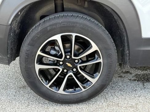 Certified 2025 Chevrolet TrailBlazer LT w/ LT Cold Weather Package FWD image 8