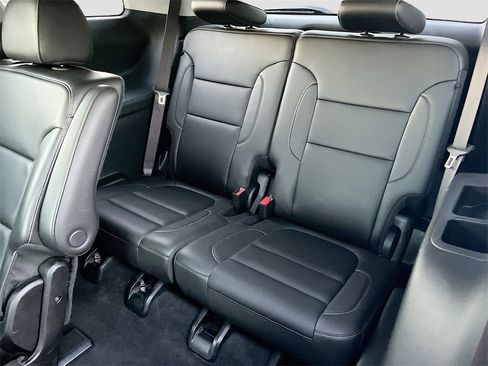 Used 2023 GMC Acadia SLT image 30