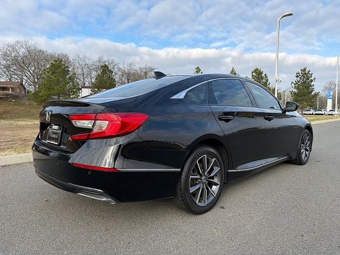 Used 2022 Honda Accord EX-L image 3