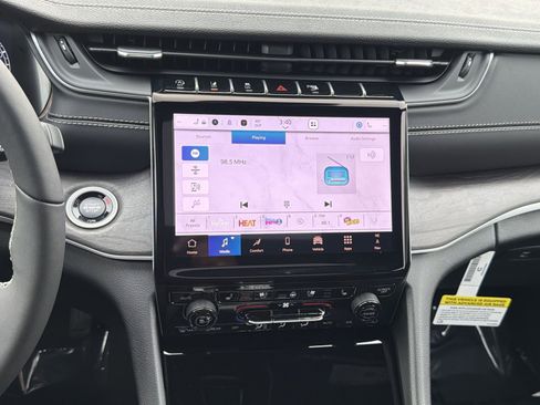 New 2025 Jeep Grand Cherokee Limited w/ Luxury Tech Group II image 18