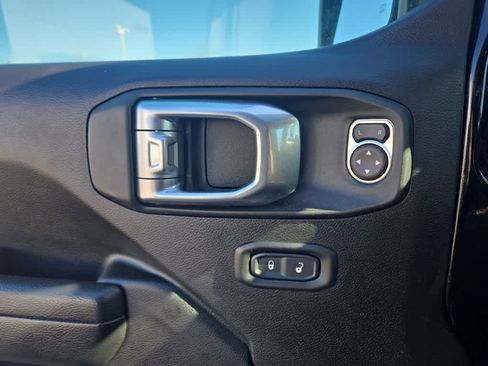 Used 2023 Jeep Wrangler Unlimited w/ Cold Weather Group image 21