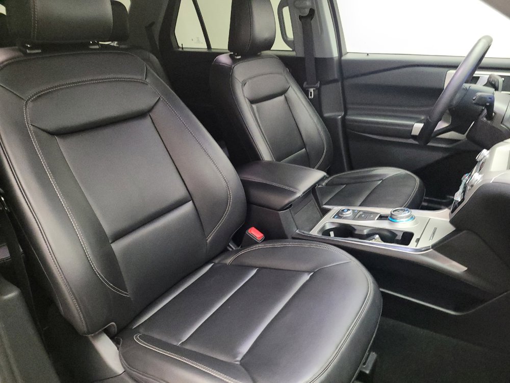 Used 2024 Ford Explorer XLT w/ Equipment Group 202A AWD/4WD image 21