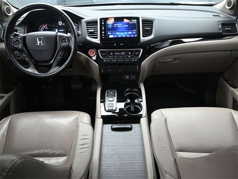 Used 2017 Honda Pilot Touring image 18