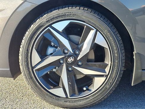Certified 2023 Hyundai Elantra Limited image 9