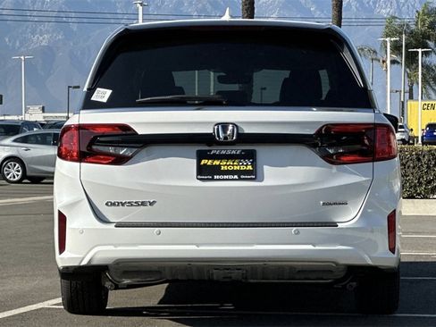 New 2026 Honda Odyssey Touring image 4