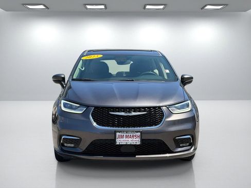 Used 2023 Chrysler Pacifica Touring-L FWD image 9