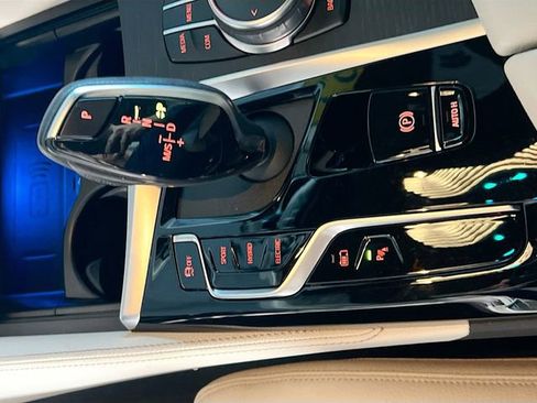 Used 2023 BMW 530e xDrive w/ Premium Package image 23