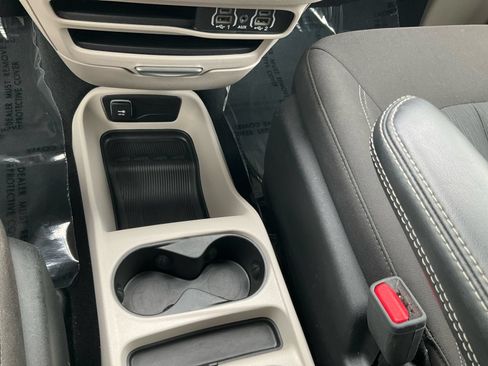 Used 2024 Chrysler Voyager LX FWD image 30