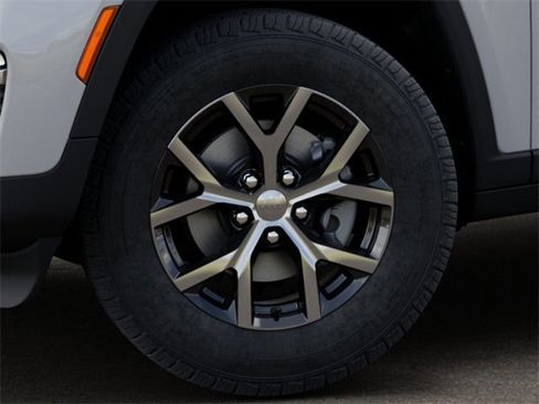 New 2025 Jeep Grand Cherokee Limited image 8