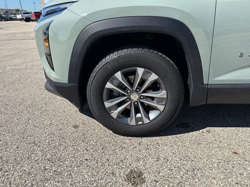 Used 2025 Chevrolet Equinox LT AWD/4WD image 8