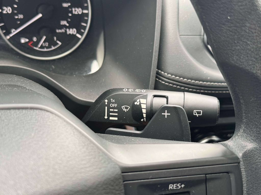 Used 2025 Nissan Rogue S AWD/4WD image 20