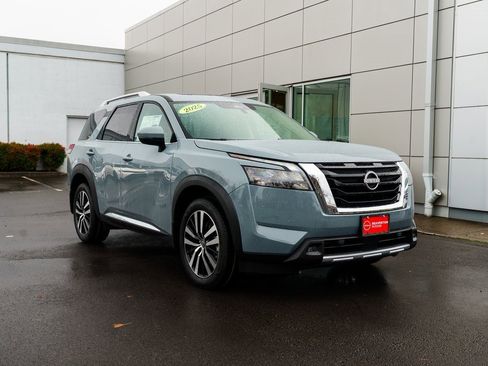 New 2025 Nissan Pathfinder Platinum image 32