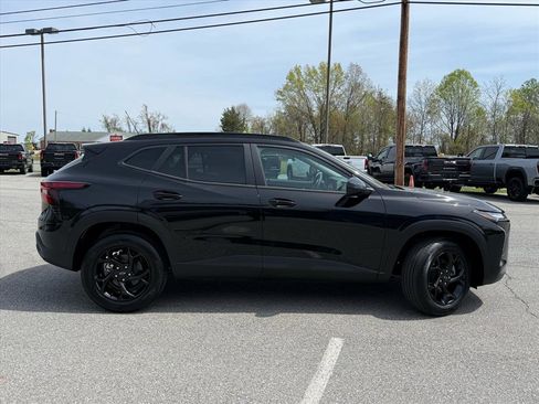 New 2026 Chevrolet Trax LT image 3