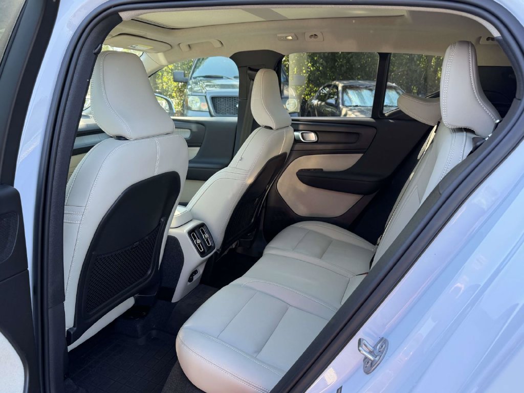 Used 2024 Volvo XC40 B5 Ultimate w/ Protection Package Premier AWD/4WD image 6