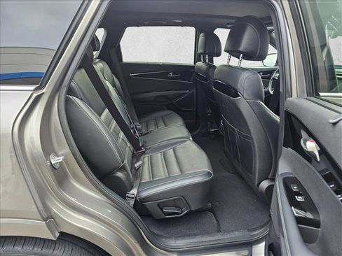 Used 2017 Kia Sorento SX image 11
