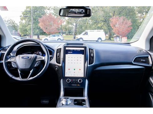Used 2022 Ford Edge SEL image 13