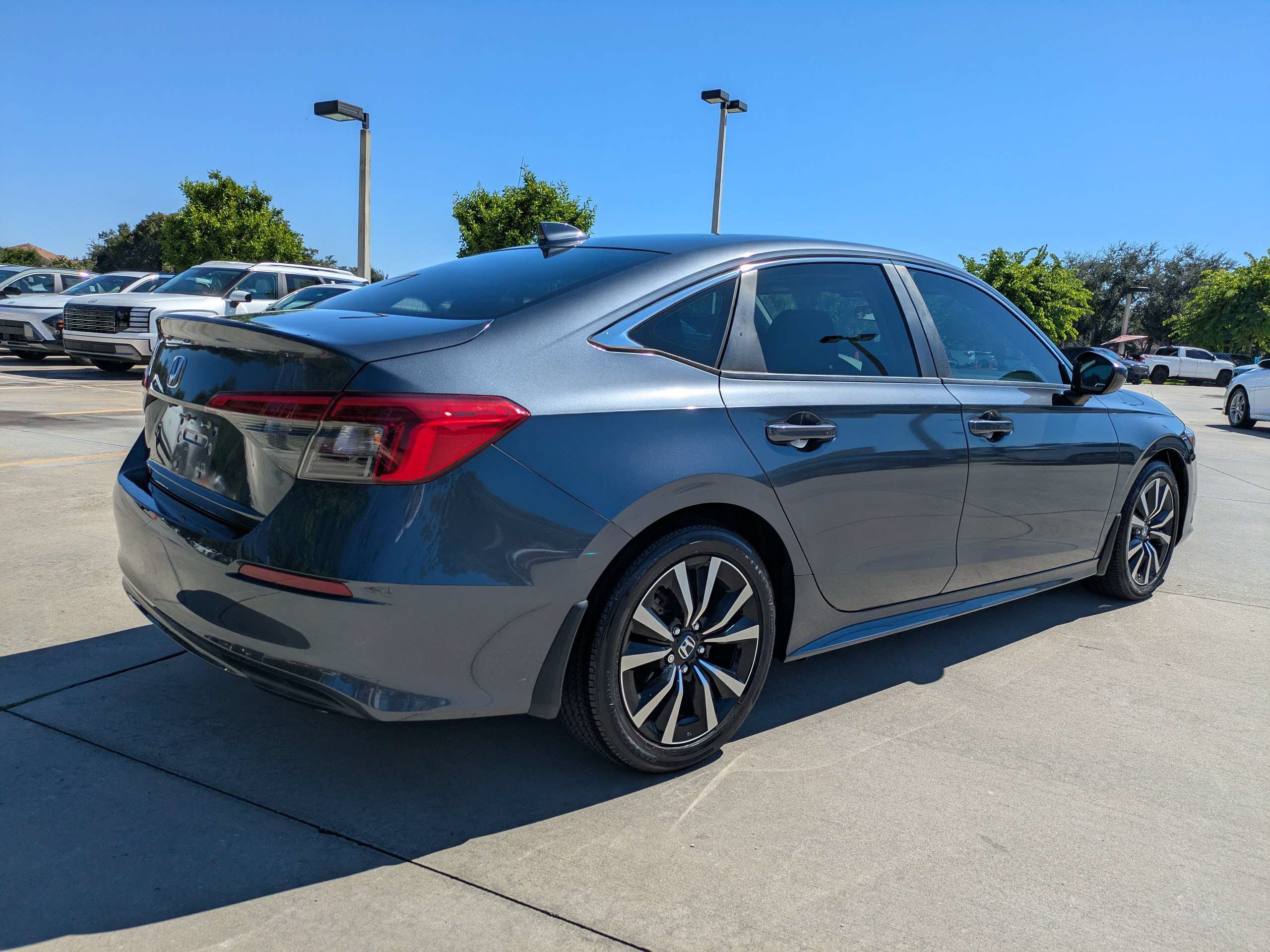 Used 2022 Honda Civic EX image 2