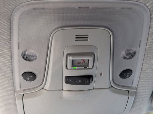 Used 2022 Toyota Prius L Eco image 17