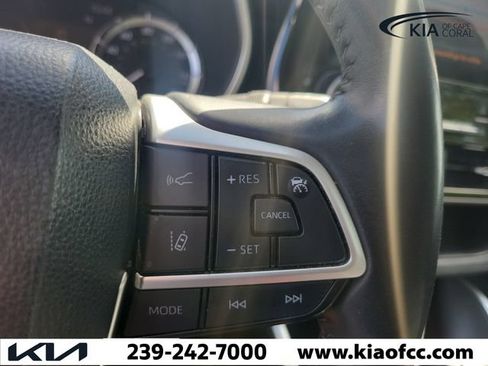 Used 2023 Toyota Highlander XLE FWD image 30