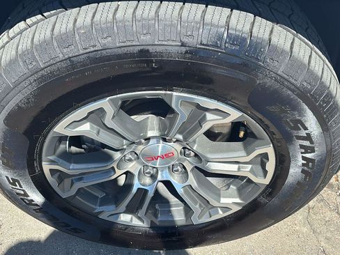 Certified 2025 GMC Sierra 1500 SLT image 10