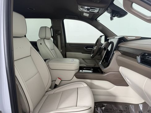 Used 2026 GMC Yukon Denali w/ LPO, Floor Liner Package AWD/4WD image 10
