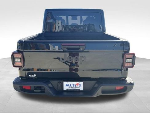 Used 2025 Jeep Gladiator Sport image 6