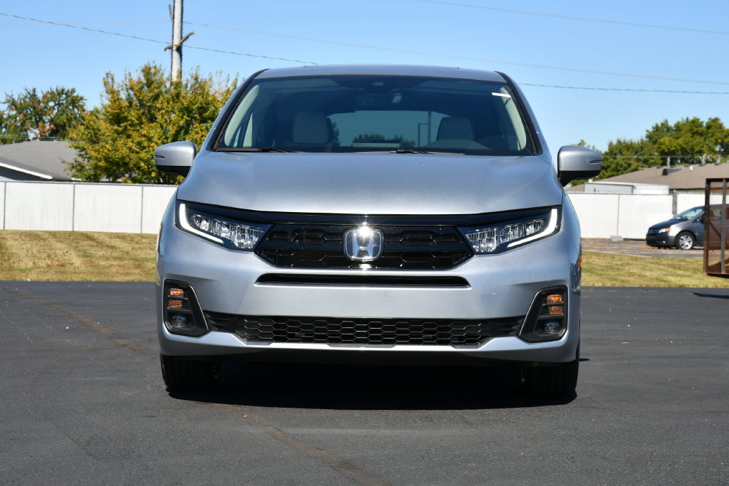 New 2027 Honda Odyssey Touring image 2