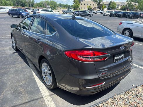 Used 2019 Ford Fusion SE FWD image 5