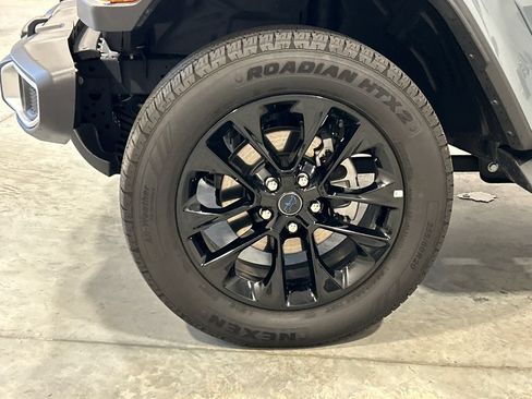 Certified 2025 Jeep Wrangler Unlimited Sahara AWD/4WD image 11