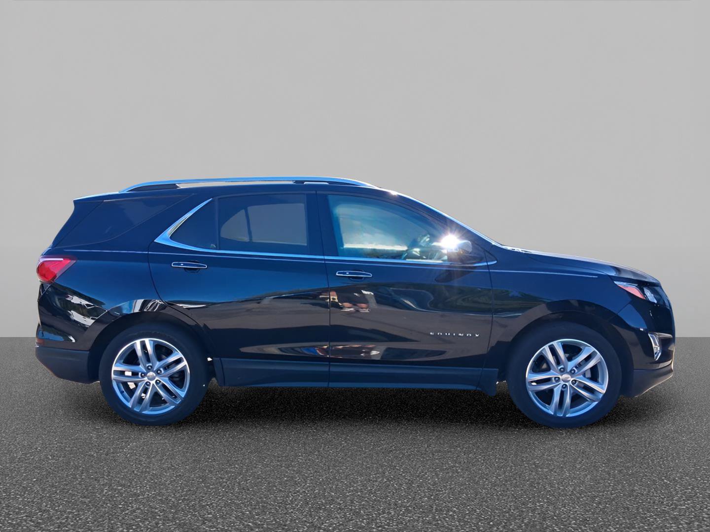 Used 2018 Chevrolet Equinox Premier FWD image 3
